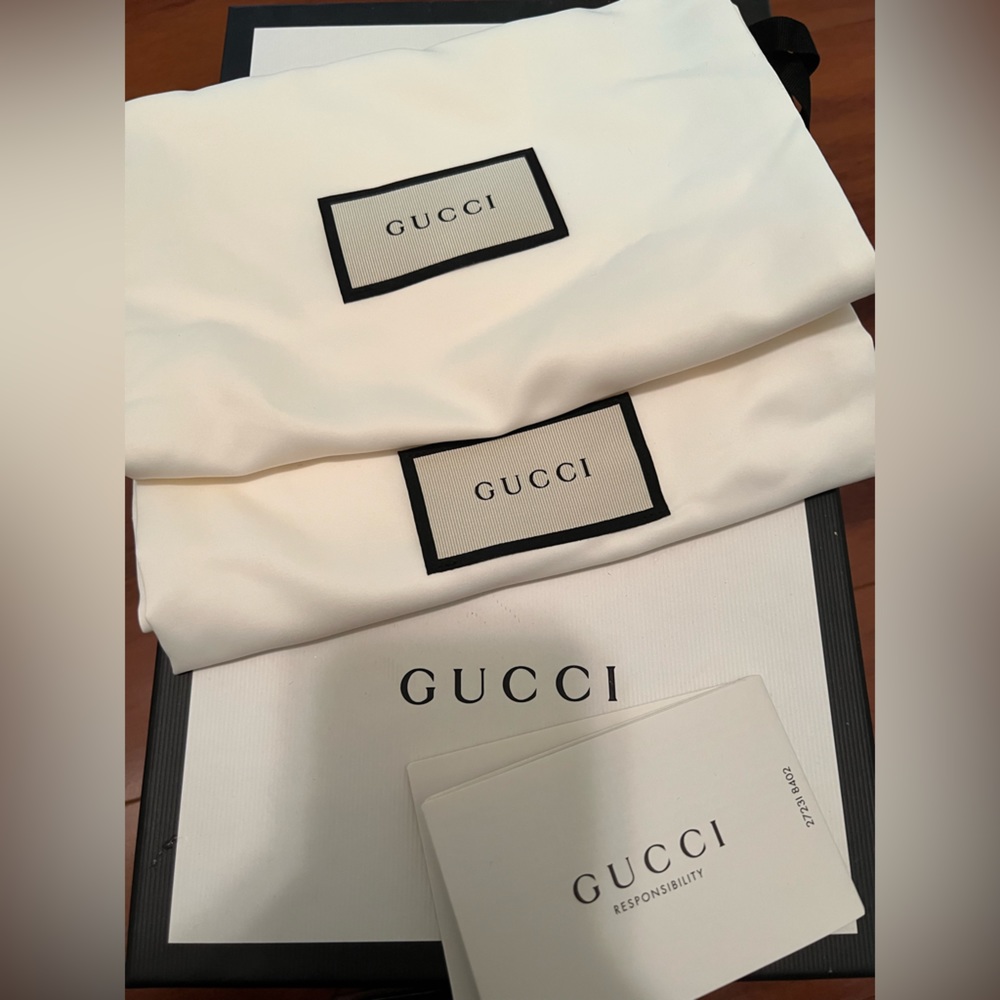 GUCCI WOMEN'S RUBBER SLIDE SANDAL - Picture 8 of 8